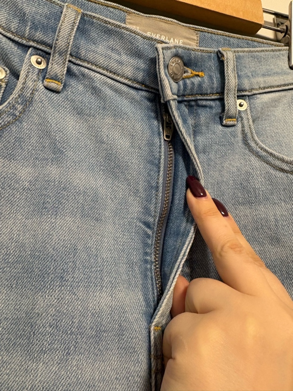 Everlane- The Original Cheeky Jean - Picture 4 of 10